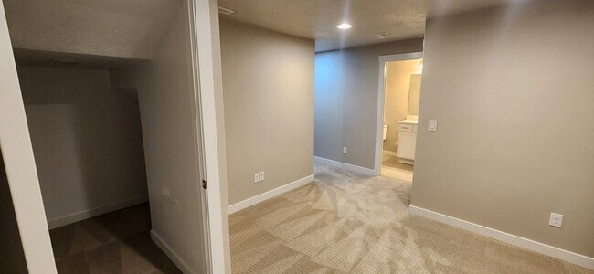 Building Photo - $2,000 OFF 4-bed, 3.5-bath Townhome Available Now!