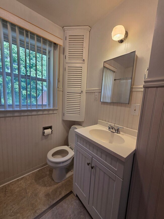 Building Photo - Cute Ranch Ready For New Tenants!
