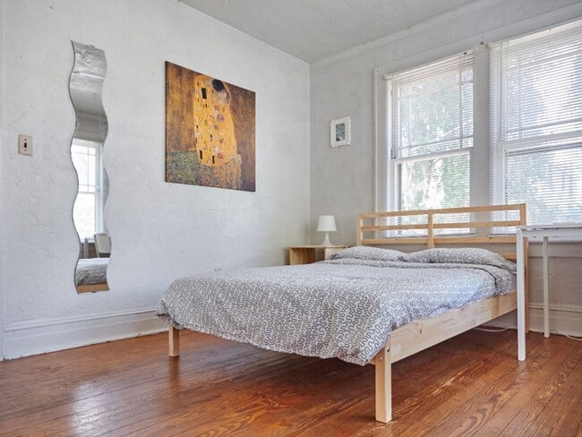 Building Photo - R0504