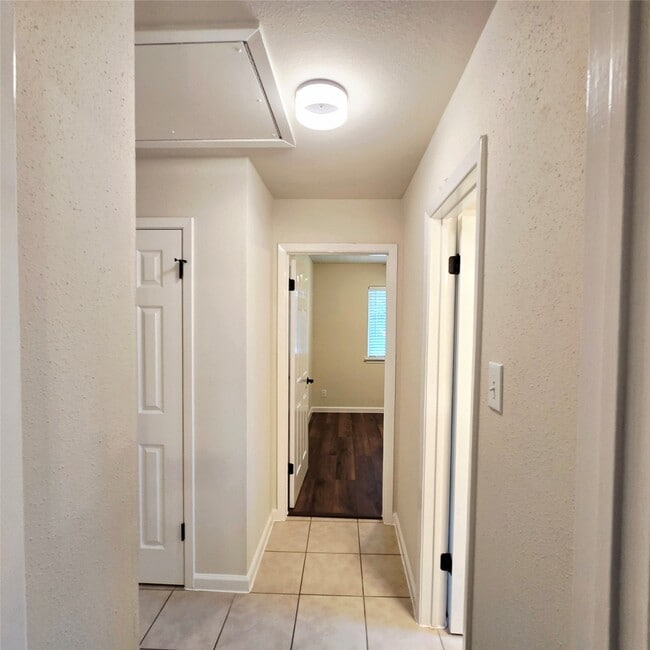 Building Photo - 3722 Westheimer Pl Dr