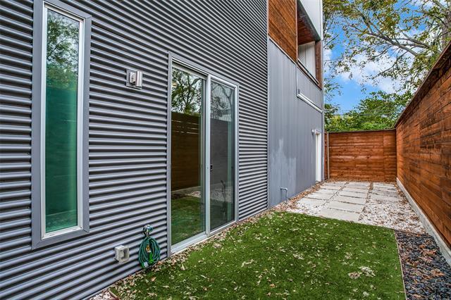 Building Photo - 4401 Roseland Ave