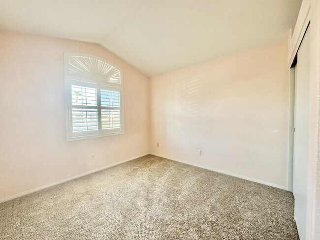 Building Photo - 8159 Dinsmore Dr