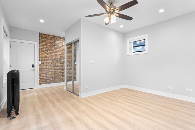 Building Photo - 1651 W Jonquil Terrace