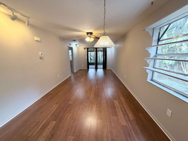 Building Photo - 141 Fernery Rd