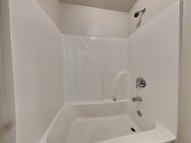 Building Photo - Well-maintained 4 Bedroom With Basement