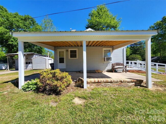 Building Photo - 1421 Midlake Ave