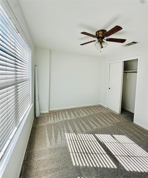 Building Photo - 2800 Canyon Valley Run