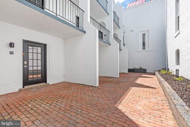Building Photo - 207 S Patrick St