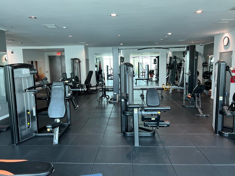 Building Photo - 1155 Brickell Bay Dr