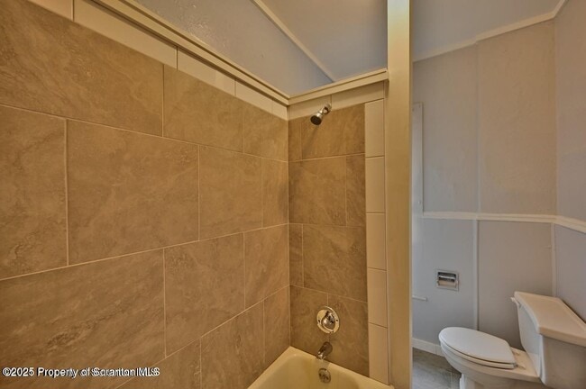 Building Photo - 1416 Capouse Ave