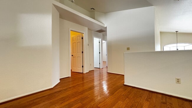 Building Photo - Eastside (Broadway and Houghton) 4 bedroom...