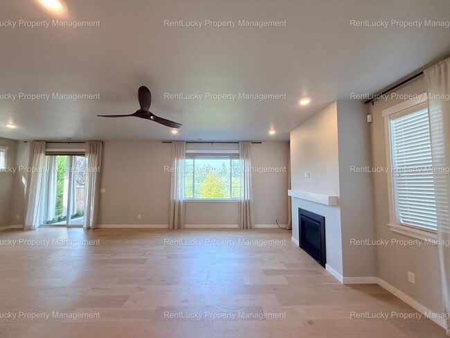 Building Photo - 2024-Built 3-Bedroom Home with Modern Upgr...