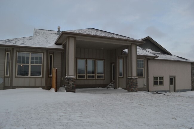 Building Photo - Stunning Westside Home