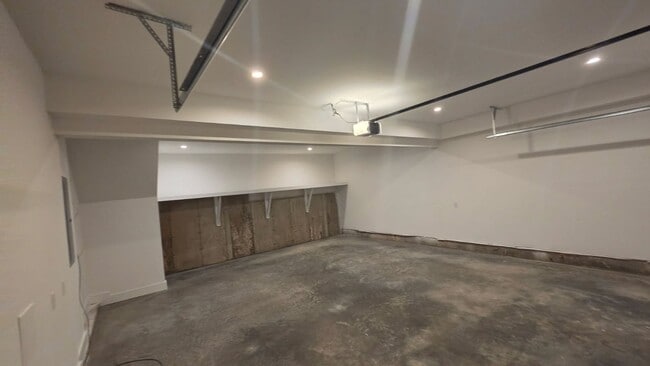 Building Photo - 25 Bouton St