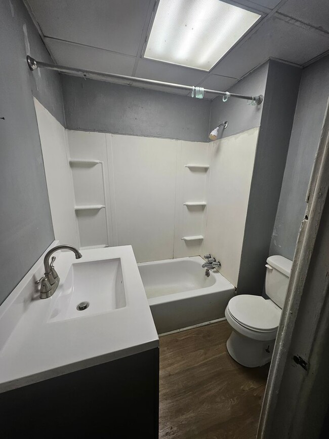 Building Photo - 1123 E 24th St