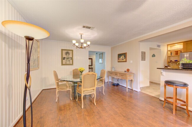 Building Photo - 824 Wax Myrtle Ln