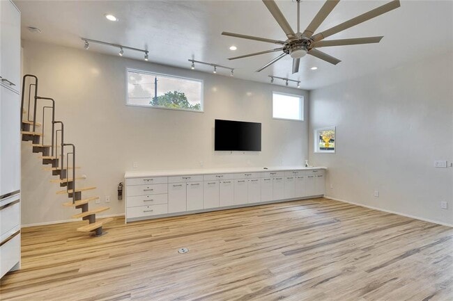 Building Photo - 1515 Bluebonnet Ln