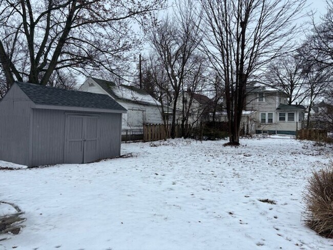 Building Photo - Charming 3 Bedroom 1 Bath Home