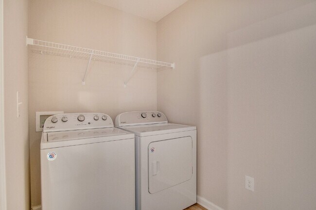 Building Photo - Lakeshore Preserve 3BR Home with Garage – ...