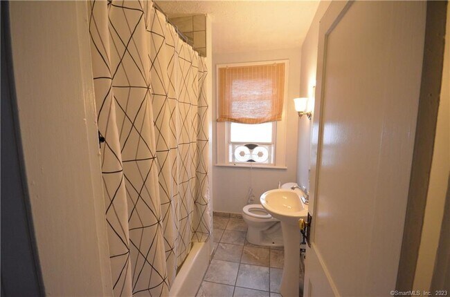 Building Photo - 147 Freeman Ave