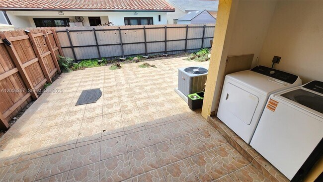 Building Photo - 5046 SW 145th Ave