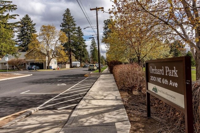 Building Photo - Wonderful home on large corner fenced lot in desired mid-town with views!