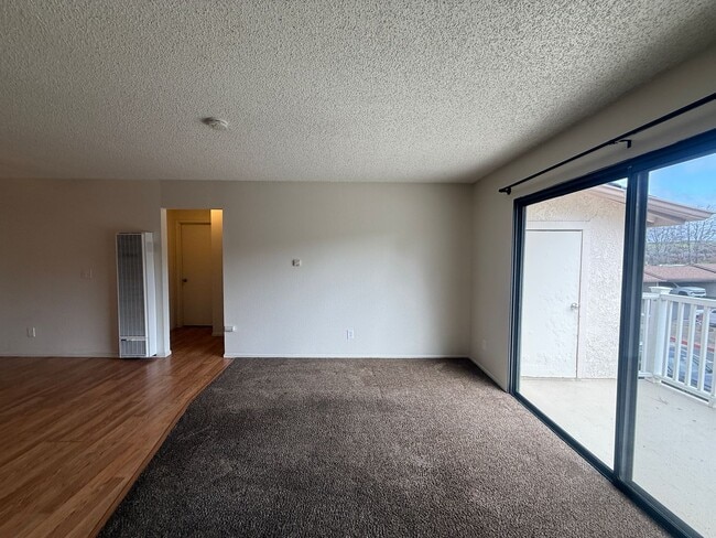 Building Photo - Quail Meadows Upstairs Condo