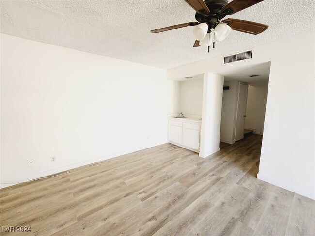 Building Photo - 3565 S Calmosa St