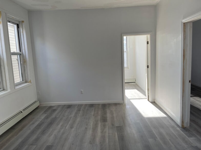 Building Photo - 410 5th St