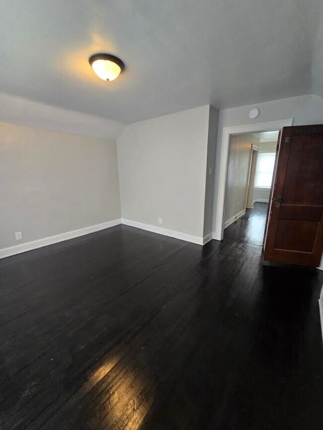 Building Photo - Three Bedroom Home located on Westside near 30th Street and MLK Drive