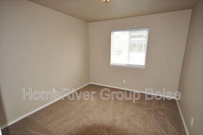 Building Photo - 865 N Bonsai Ln
