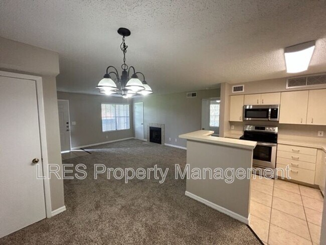 Building Photo - 380 Lakepointe Dr