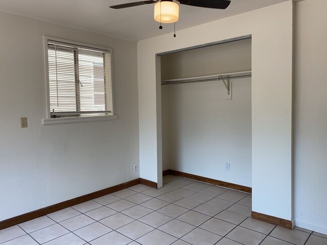 Building Photo - STUDENTS WELCOME! Cute 3-Bedroom / 1-Bath Home w/ Spacious Fenced Yard