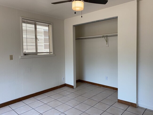 Building Photo - STUDENTS WELCOME! Cute 4-Bedroom / 1-Bath Home w/ Spacious Fenced Yard