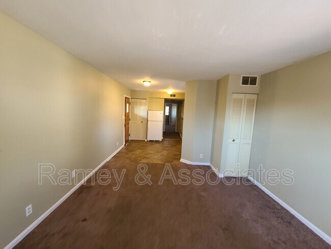 Building Photo - 2412 Mount Claire Ave