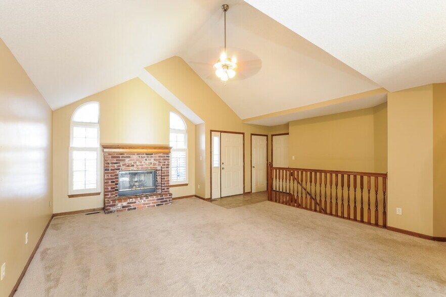 Building Photo - 2014 Mantilla Ln