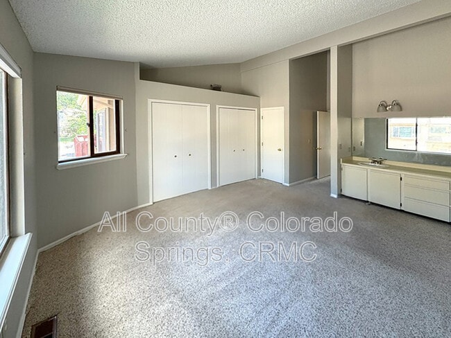 Building Photo - 2027 Bristlecone Dr