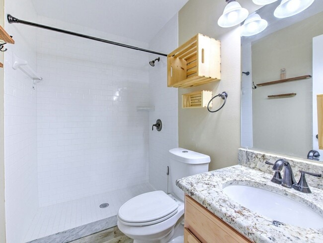 Building Photo - 538 Golden Raintree Pl