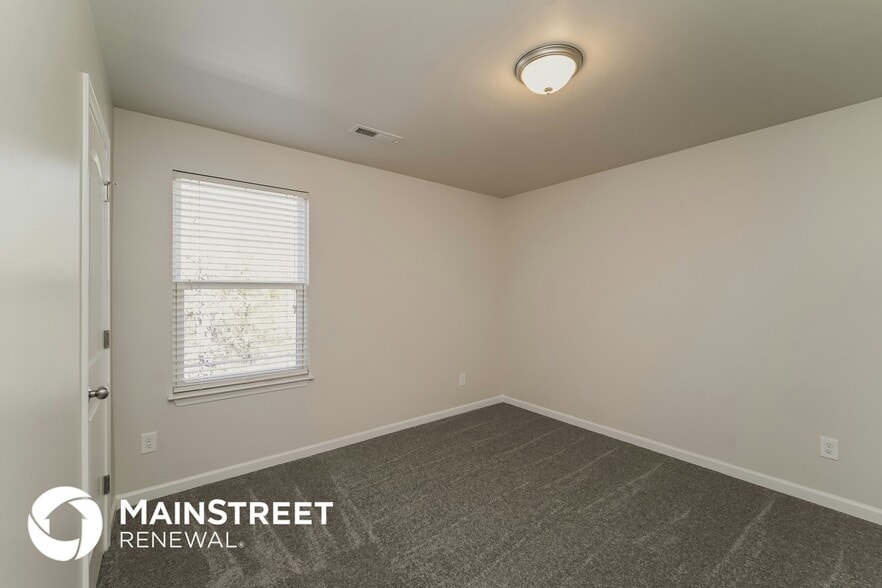 Building Photo - 13835 Circle Dr