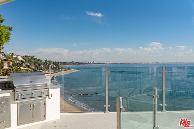 Building Photo - 18254 Coastline Dr