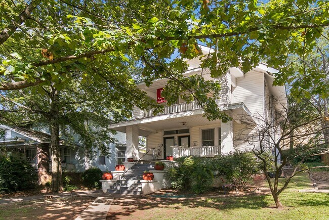 Building Photo - Laurelton Oaks