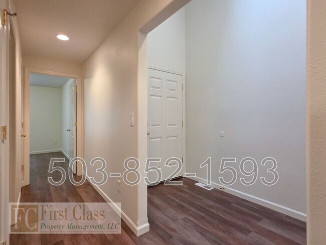 Building Photo - 13250 SW Menlor Ln