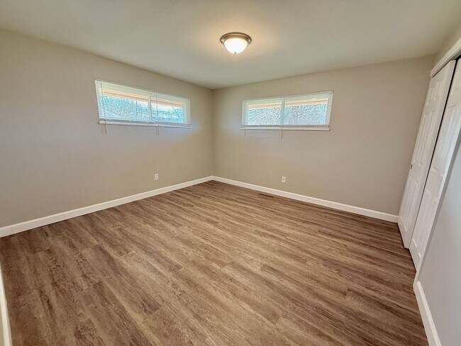 Building Photo - 301 Lesher Dr