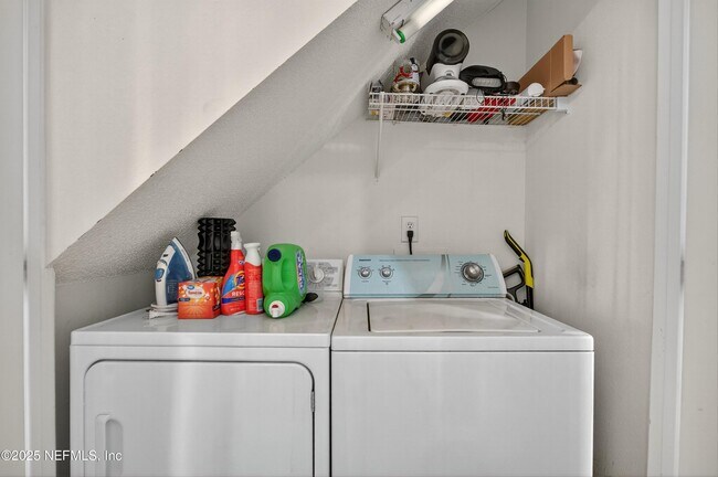 Building Photo - 12311 Kensington Lakes Dr