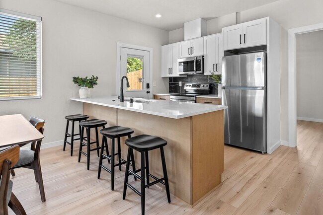 Building Photo - $2,500 - 3 Bed / 2 Bath Brand New Construc...
