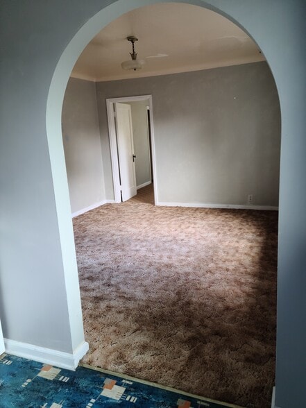 Building Photo - 345 S 9th Ave