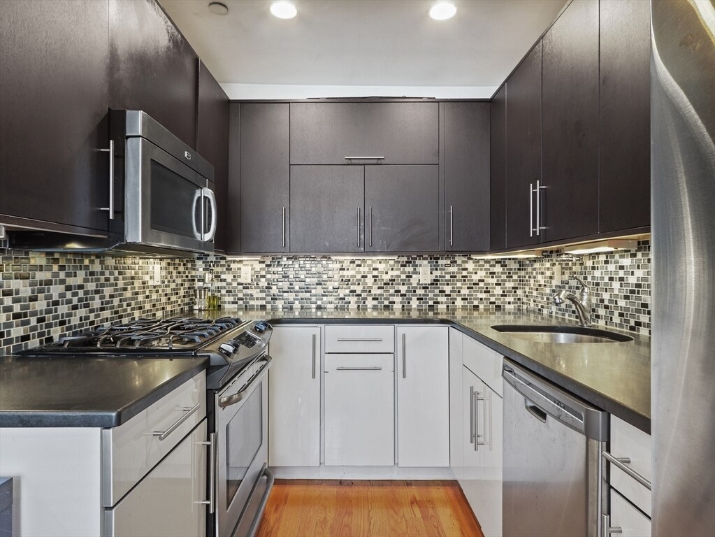 Building Photo - 104 Saint Clair Cir