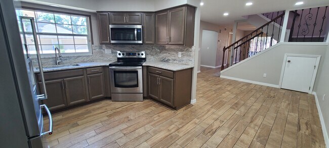 Building Photo - 816 Brimfield Ct