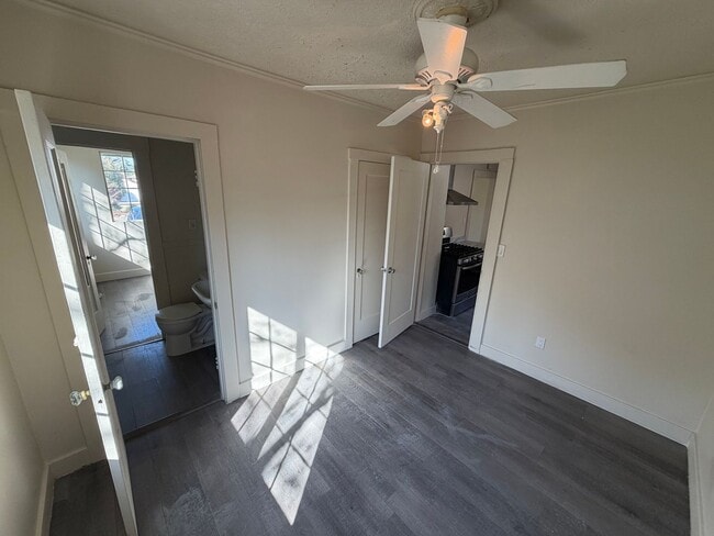 Building Photo - East Sac Bungalow Available!