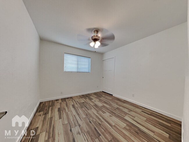 Building Photo - 1544 W 6th St